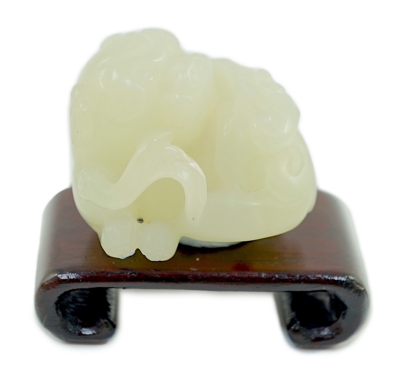 A Chinese white jade figure of a pug dog, 19th/20th century, 3.7cm long